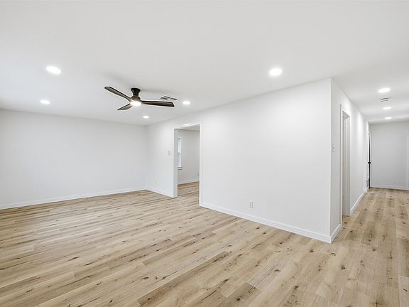 4th image of 1221 Chestnut St