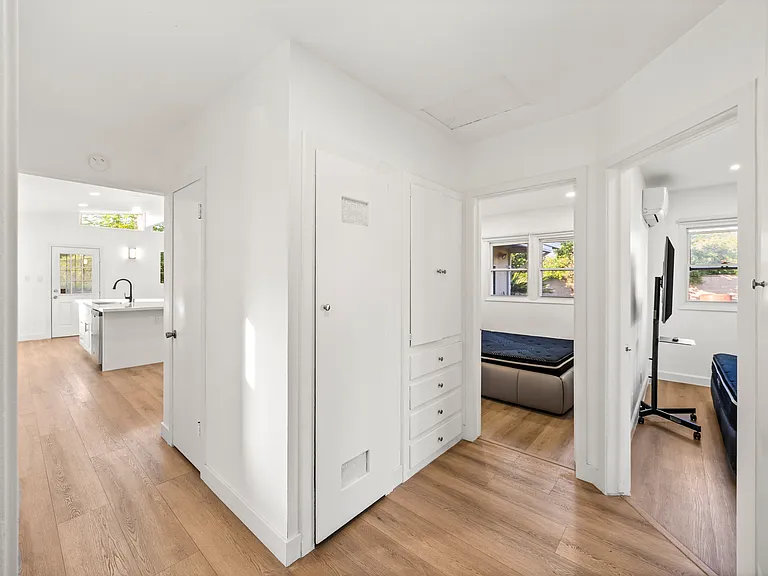 1019 W Pine St — Photo 12