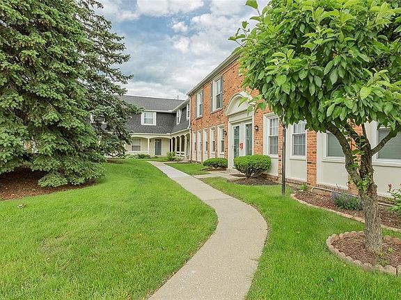 4th image of 2104 Cottingham Dr