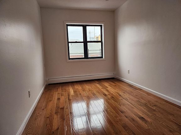 4th image of 33-35 Parsons Blvd Floor 3