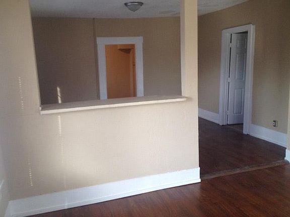 5th image of 814 W Avenue E