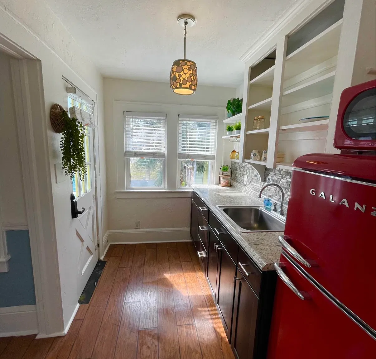 1 bed, 350 sqft, $1,300 — Photo 3