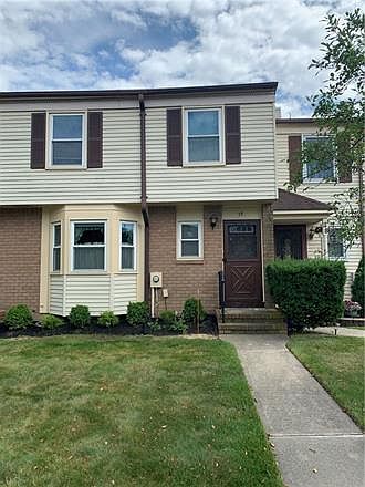 1st image of 39 Tiger Lily Ct