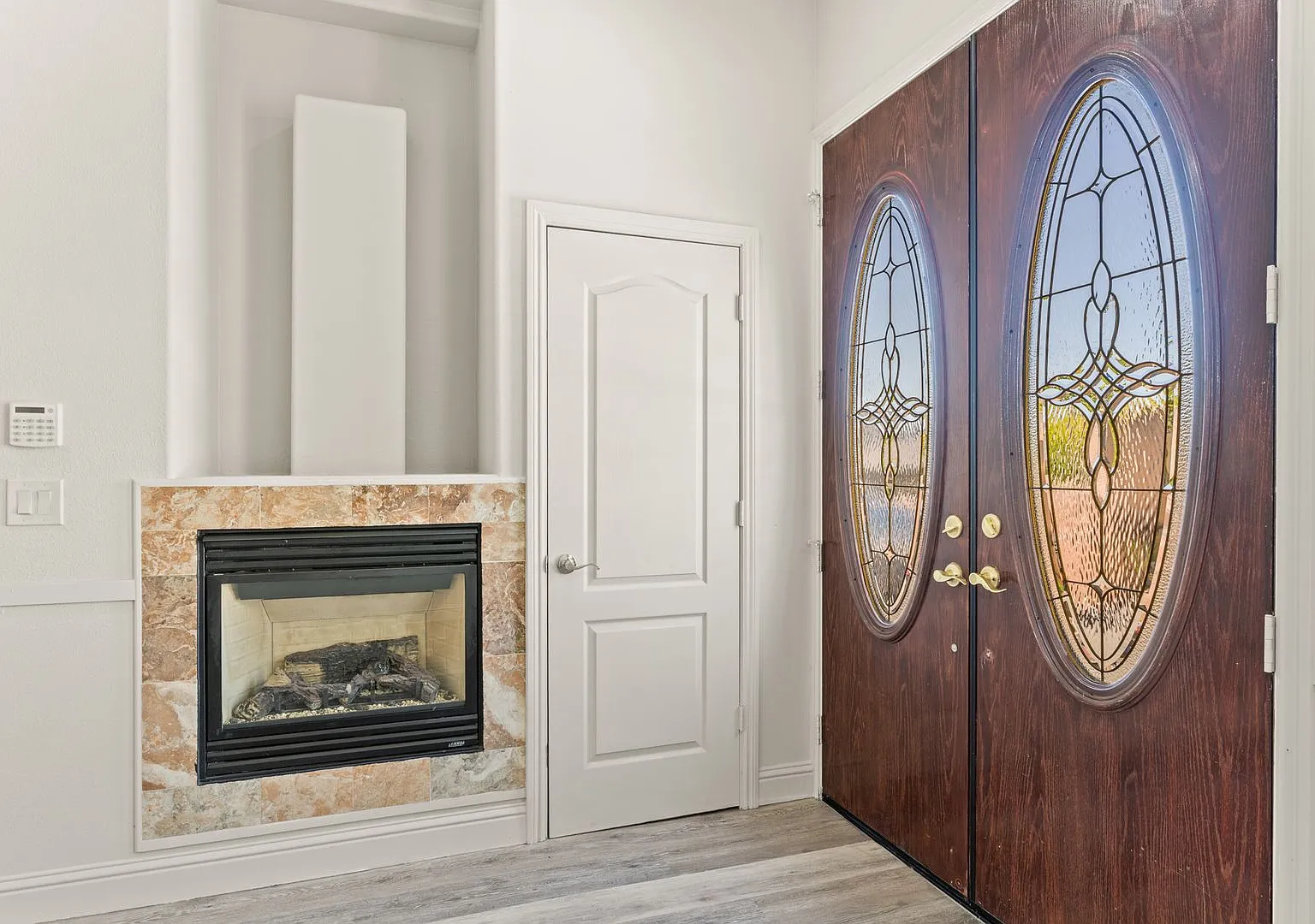 Grand 4-Bedroom San Leandro Home w/ Custom Upgrades — Photo 2