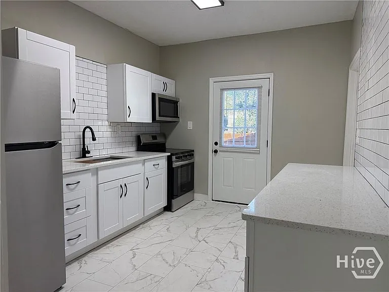 728 W 39th St — Photo 11