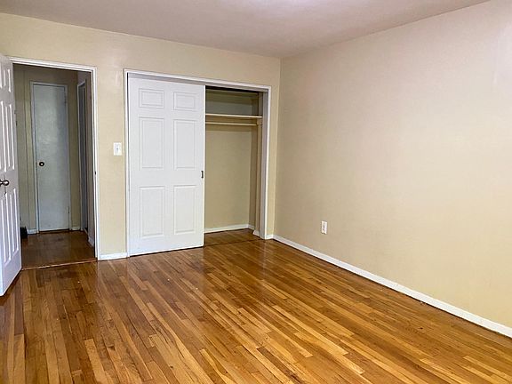 3rd image of 1100 Warburton Ave