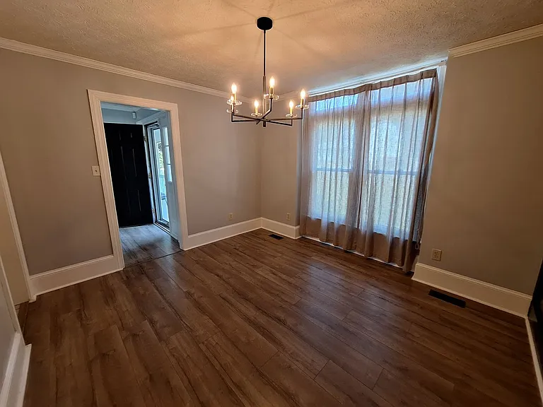 212 Earle Ct — Photo 11