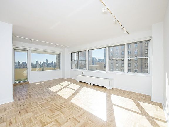 3rd image of 15 W 72nd St APT 27F
