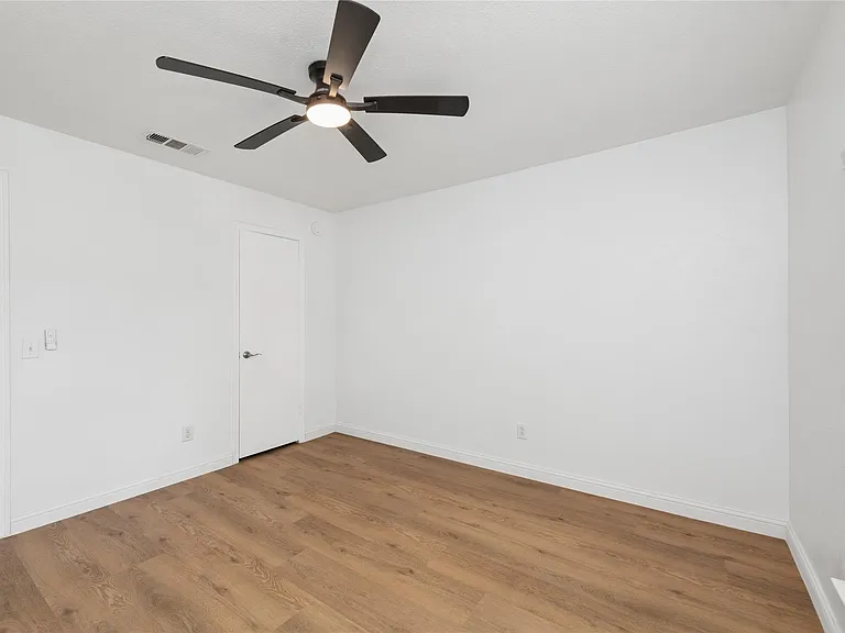 2705 Lawndale Dr — Photo 21