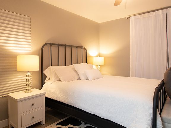5th image of 850 S River Dr Unit 1046
