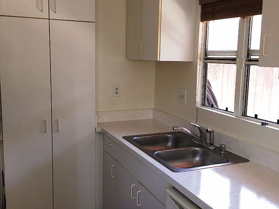 5th image of 4624 32nd St #B