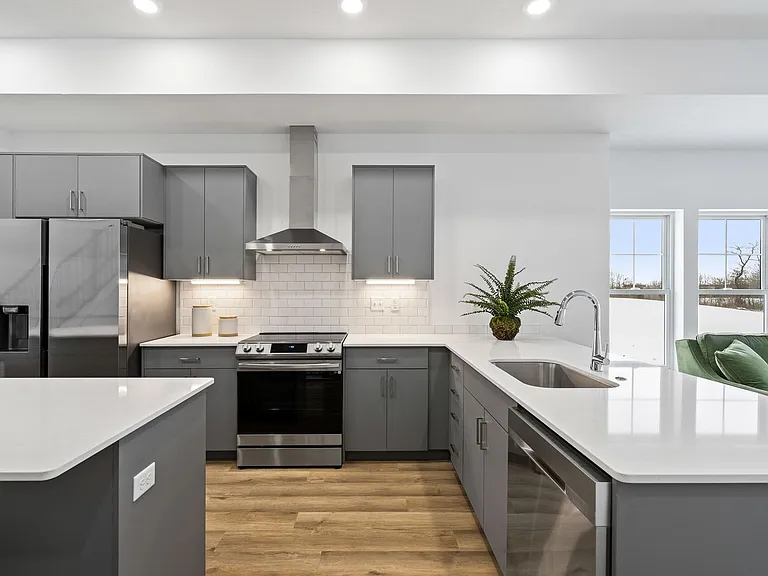 NorthWest TownHomes — Photo 8