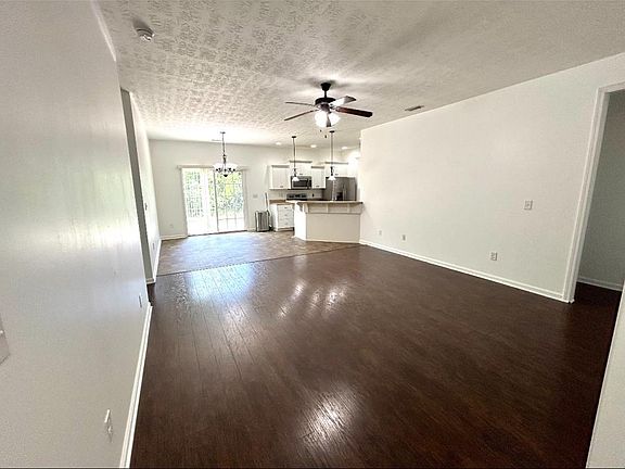 4th image of 897 Westlawn Dr