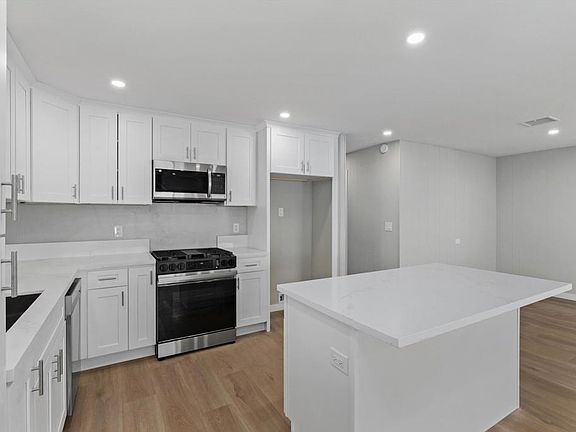 5th image of 718 Sycamore Ave Space 181