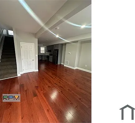 3 bed, $2,000 — Photo 2
