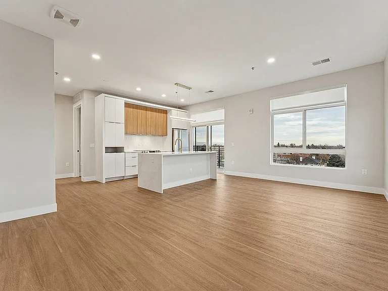 207-3800-Tennyson-St-515