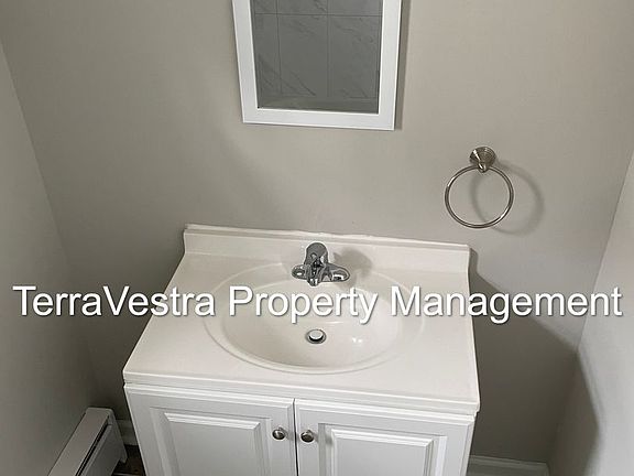 4th image of 293-297 N Laurel St #1