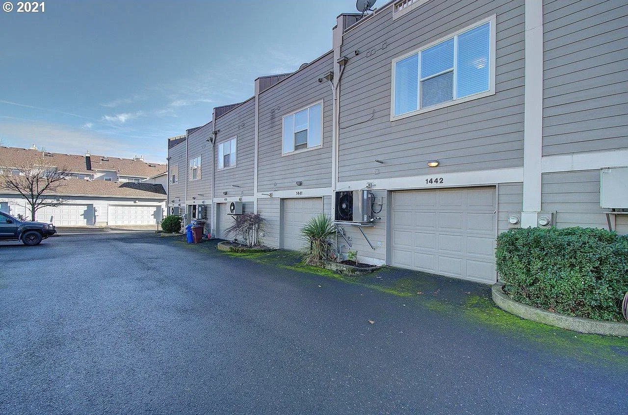 1442 NE Village St — Photo 4