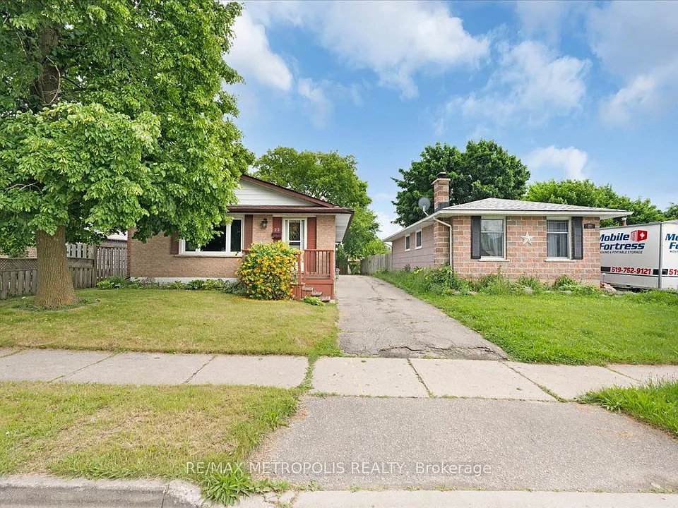 23 Silver Aspen Cres #MAIN
