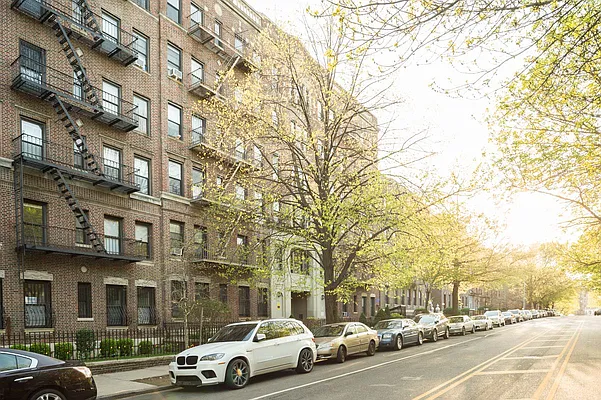 Sold by Compass | media 25