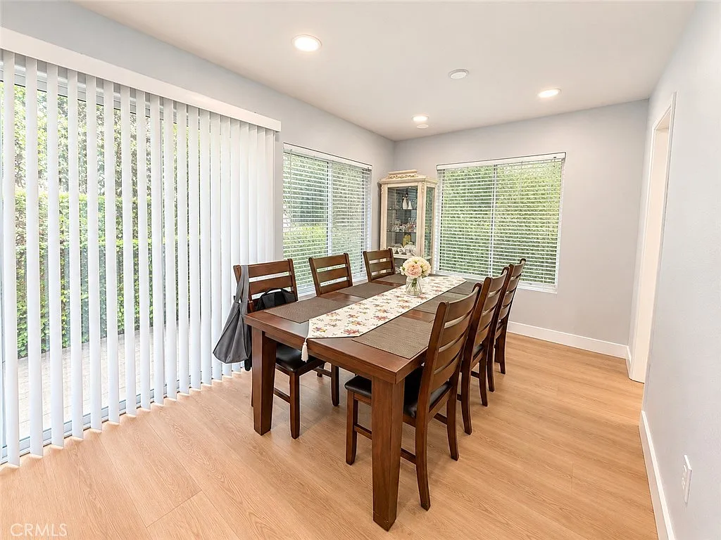 3 bed, 2.5 bath, 1856 sqft, $3,950 — Photo 2