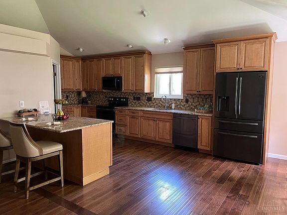 5th image of 4147 James Dr