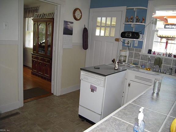 5th image of 9532 Capeview Ave