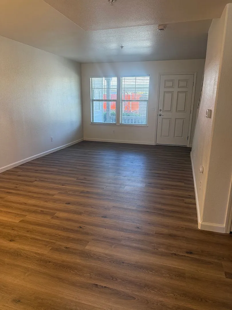 121 Healdsburg Ave — Photo 4
