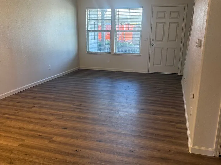 121 Healdsburg Ave — Photo 4