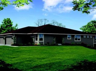 10737 Kingsfield Ln, Woodbury, MN 55129
