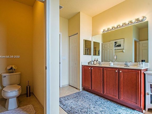 5th image of 1422 SW 144th Pl