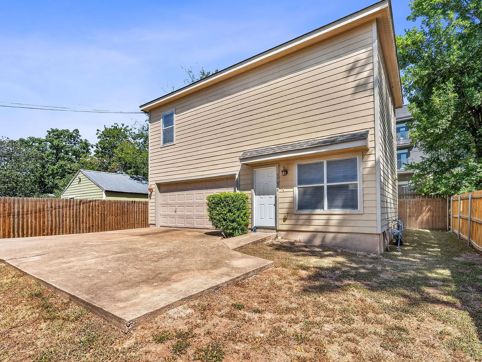3 bed, 1.5 bath, 925 sqft, $1,750 — Photo 1