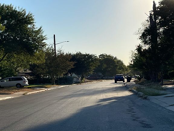 5th image of 502 W Mandalay Dr