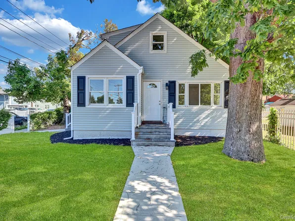 863 Prospect Avenue, Westbury, NY 11590