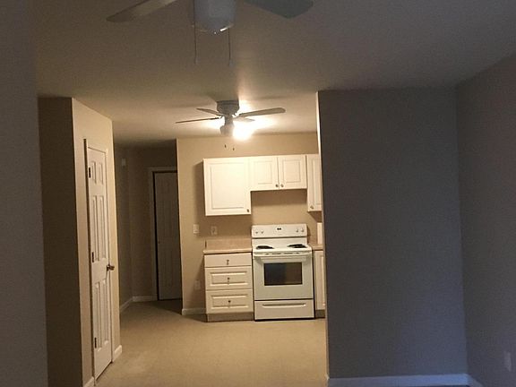 3rd image of 2 Badminton Ct APT 3