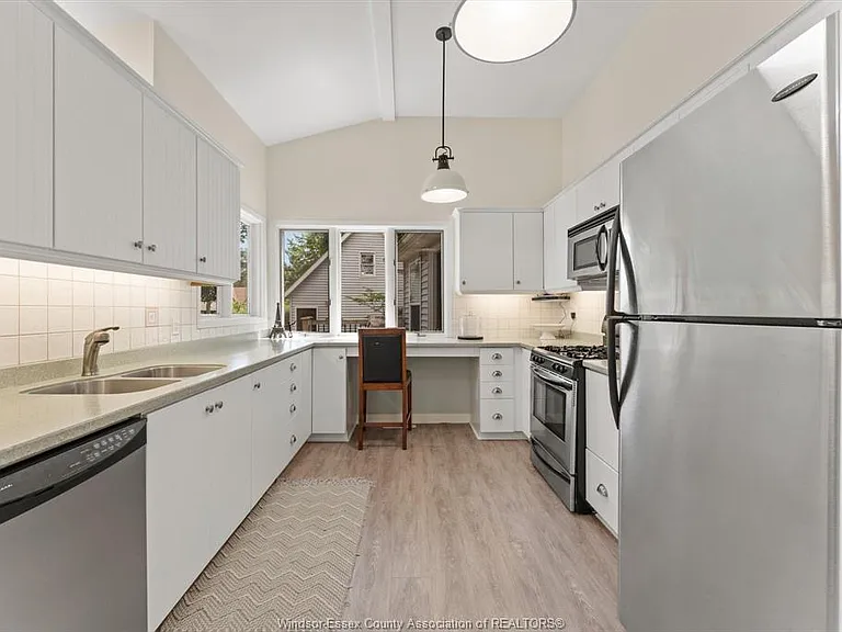 12746 Riverside Dr E — Photo 8