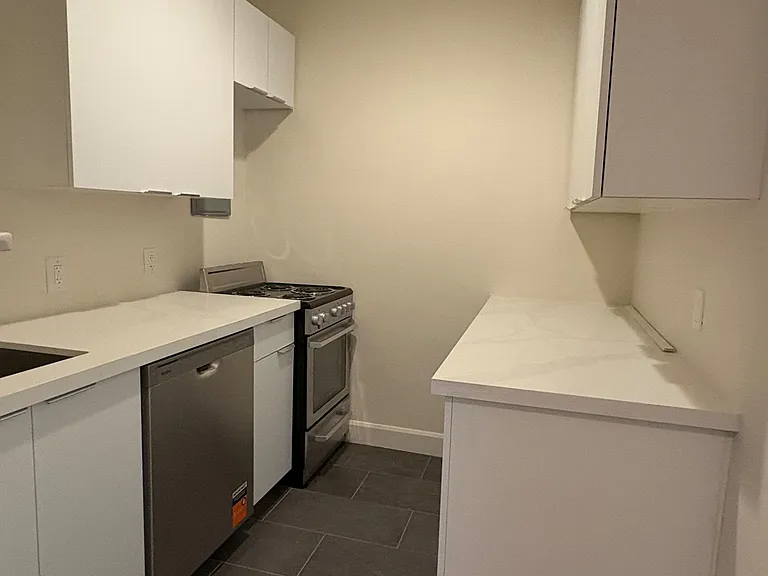 1 Clarendon Ave #405 — Photo 6