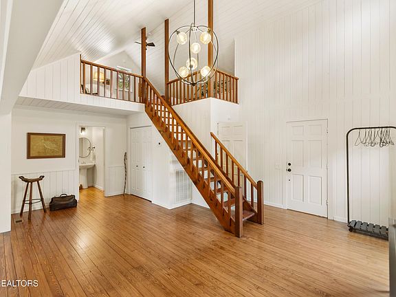 8th image of 284 Savannah Shores Dr