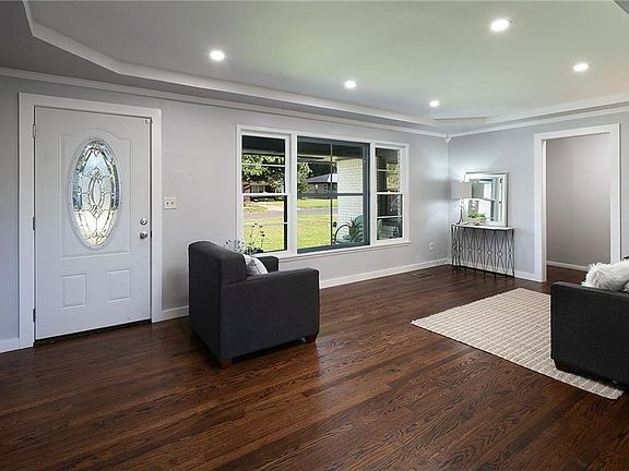 2nd image of 1406 Carlisle Ct