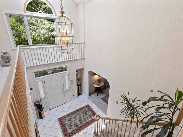 2 Stone Gate Court, East Setauket, NY 11733