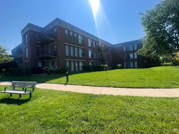 402 Kelburn Rd APT 125, Deerfield, IL 60015