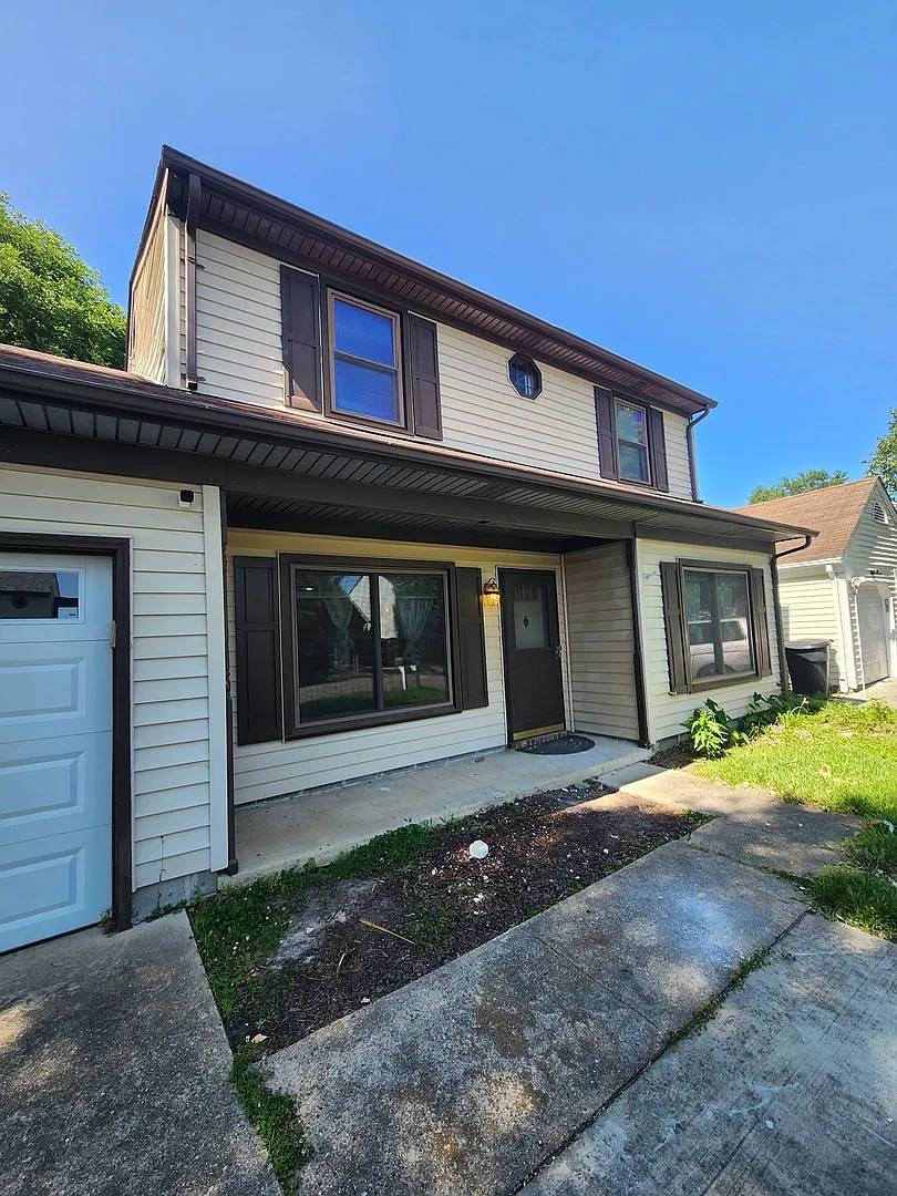 4 Bedroom Home in Sought Out Neighborhood of Virginia Beach — Photo 1