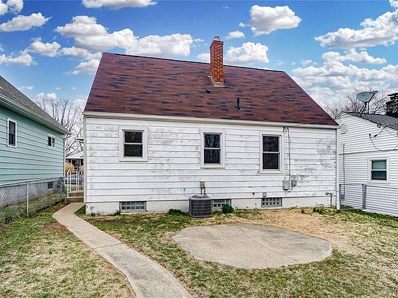 2nd image of 1140 Highridge Ave