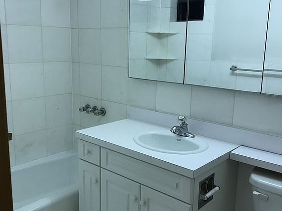 5th image of 217 E 84th St APT 3D