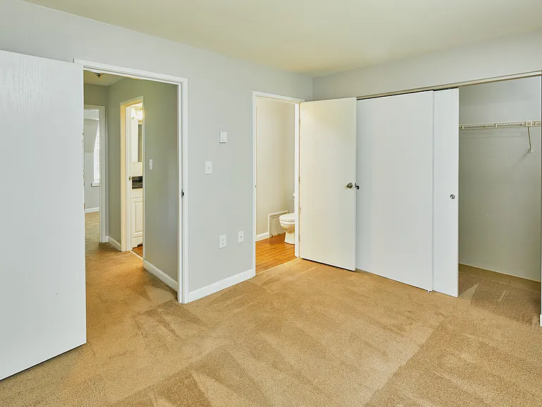 Yarmouth Landing Apartment Homes — Photo 6