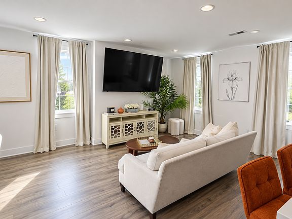 4th image of 211 E Union St #4