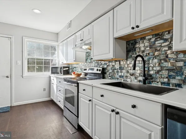 83 Brighton Ct #306, Downingtown, PA 19335