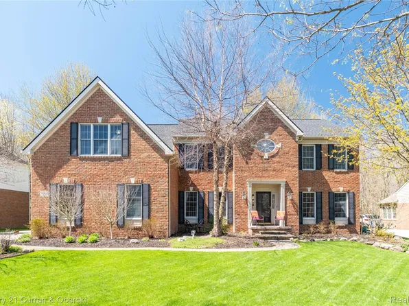25599 Hillsdale Dr, Novi, MI 48374