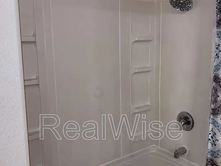 2564 NE Douglas Ave — Photo 19