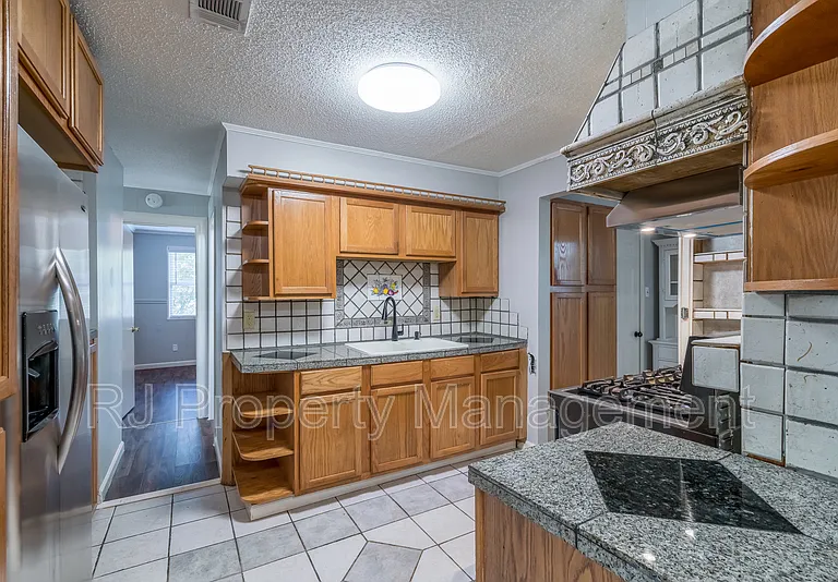 5998 Polk St — Photo 14